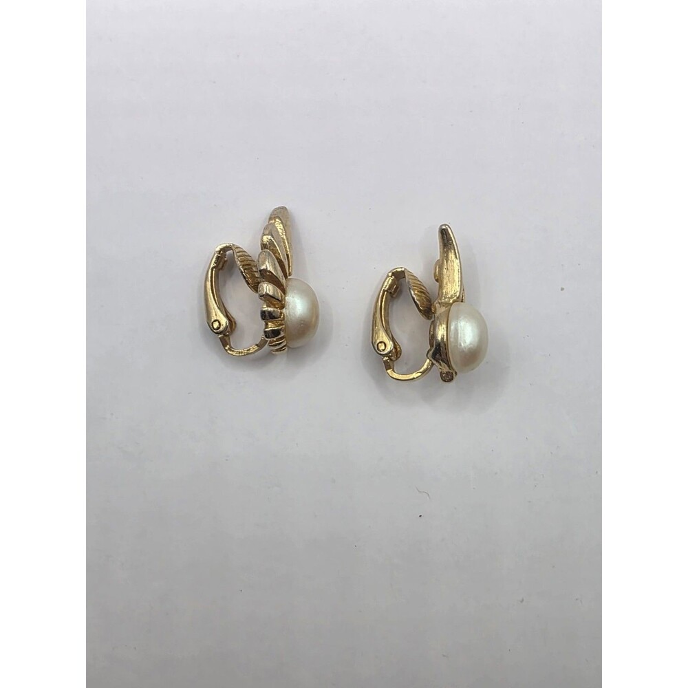 Vintage Goldtone Faux Pearl Cocktail Clip-On Earrings 3/4" - Picture 3 of 5